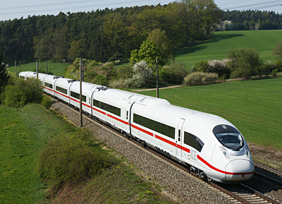  Wer mit ihm fährt reist in der Regel CO2-frei. Der ICE 3, Baureihe 407. Foto: Siemens
