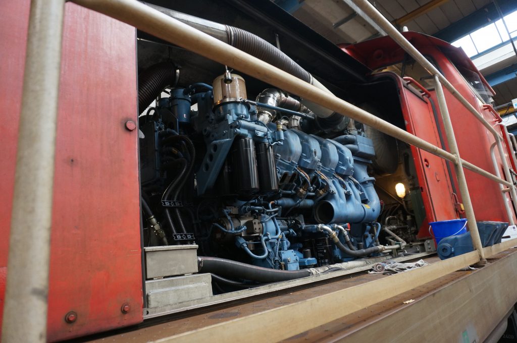 Blick unter die Motorhaube der 294er Diesellok. Foto: Rietig