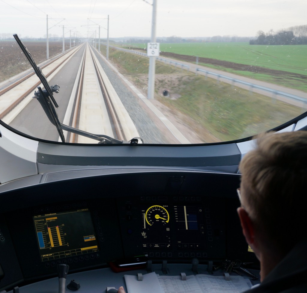 Unterwegs mit Tempo 219 mit dem ICE-T auf Messfahrt Richtung Erfurt. © alle Fotos: Rietig