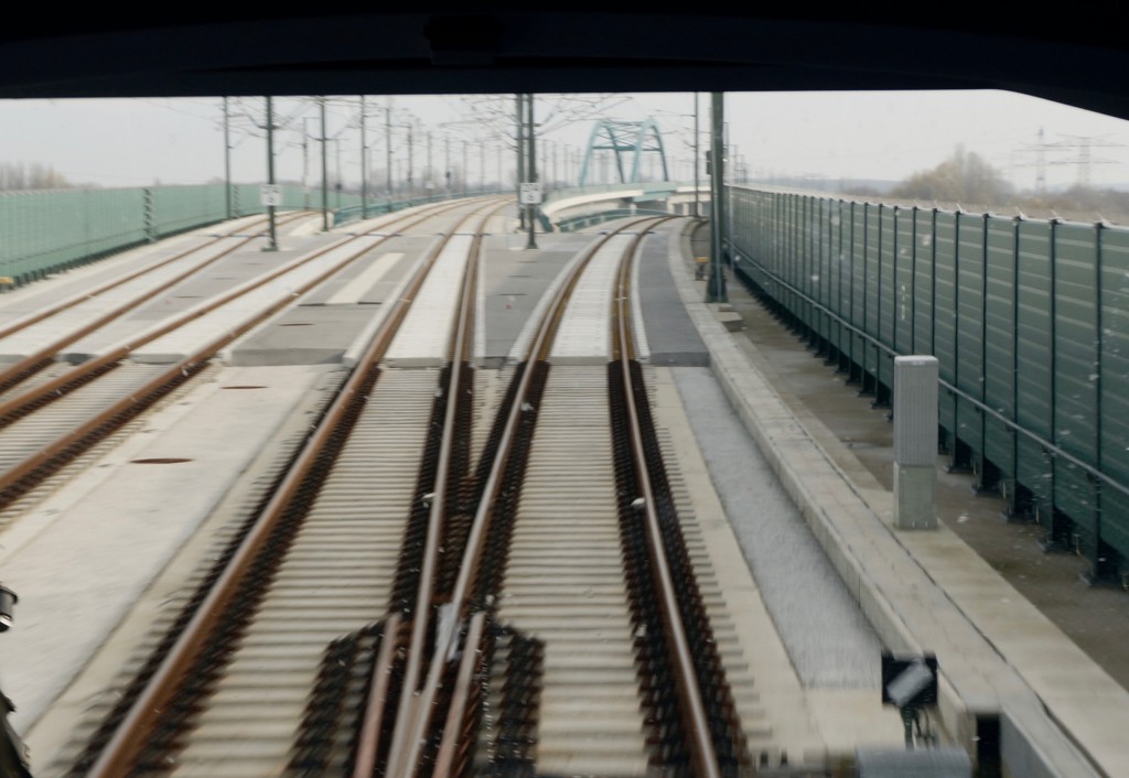 Neubaustrecke der Deutschen Bahn, hier die Saaletalbrücke zwischen Erfurt und Halle/Leipzig. ©Foto: Rietig